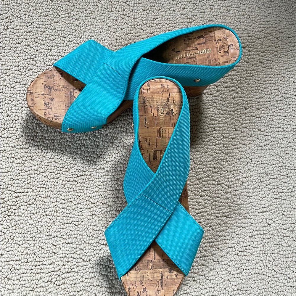 Monterey Bay Vibrant Turquoise Sandals